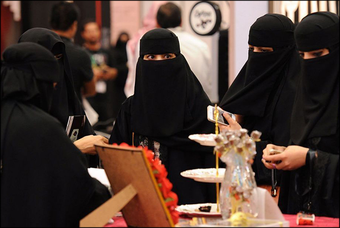 women restaurant saudi