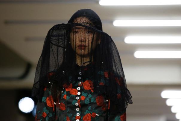 London Fashion Week opens amid coronavirus disruption