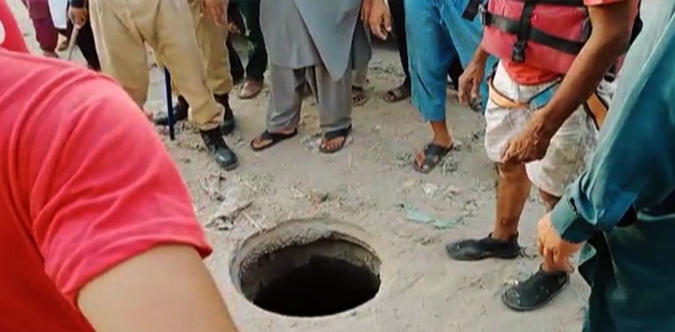 manhole-karachi-saba-cinema-three-lives